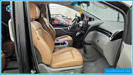 HYUNDAI STARIA 4WD LOUNGE 7-SEATER