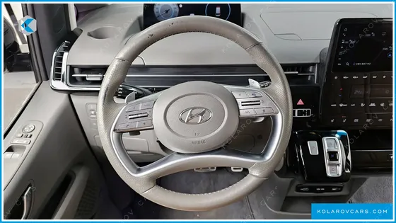 HYUNDAI STARIA 4WD LOUNGE 7-SEATER