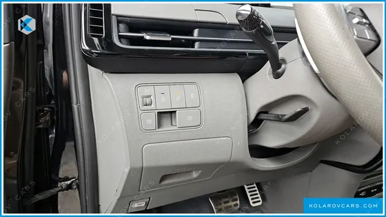 HYUNDAI STARIA 4WD LOUNGE 7-SEATER
