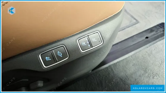 HYUNDAI STARIA 4WD LOUNGE 7-SEATER