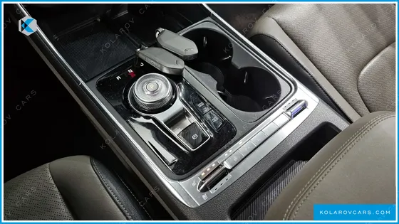 KIA CARNIVAL GASOLINE 7-SEATER NOBLESSE