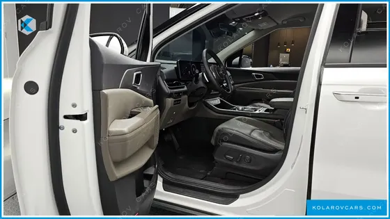 KIA CARNIVAL GASOLINE 7-SEATER NOBLESSE
