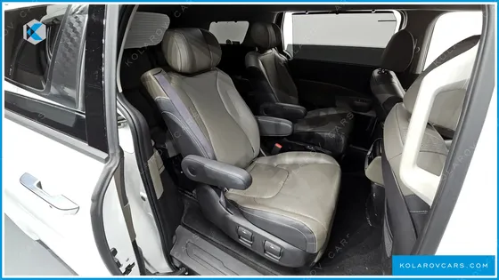 KIA CARNIVAL GASOLINE 7-SEATER NOBLESSE
