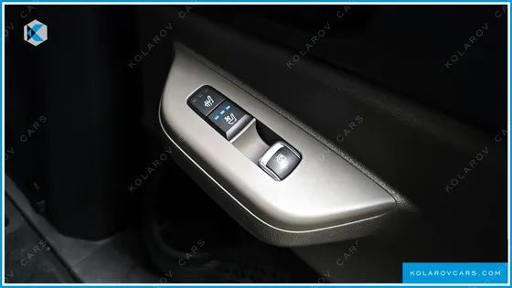 KIA CARNIVAL GASOLINE 7-SEATER NOBLESSE