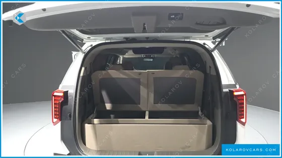 KIA CARNIVAL HEV 9-SEATER HI-LIMOUSINE