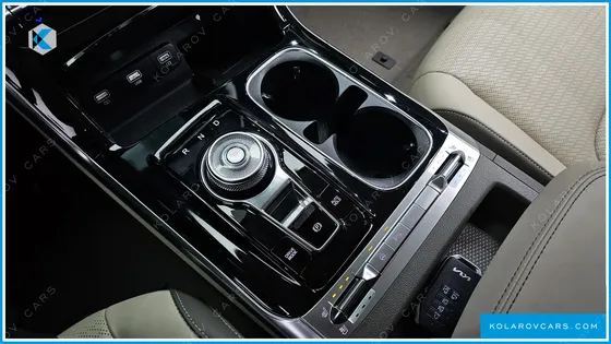 KIA CARNIVAL GASOLINE 7-SEATER HI-LIMOUSINE