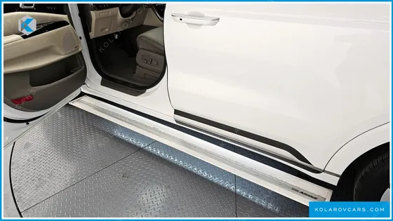 KIA CARNIVAL GASOLINE 7-SEATER HI-LIMOUSINE