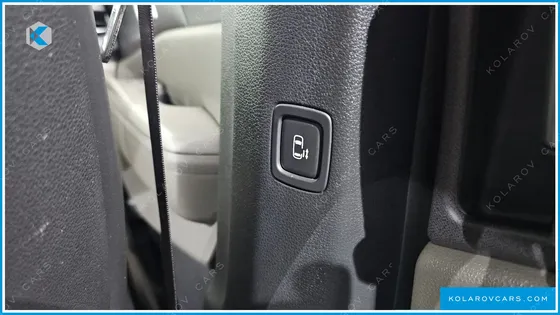 KIA CARNIVAL 9-SEATER PRESTIGE