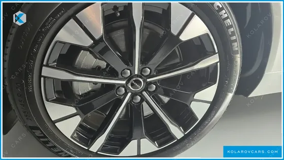 VOLVO XC60 B5 ULTRA DARK AIR SUS