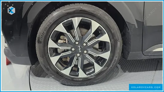 KIA CARNIVAL 9-SEATER NOBLESSE