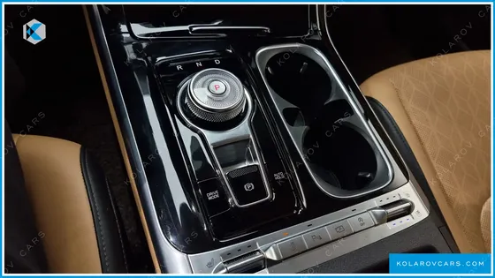 KIA CARNIVAL 9-SEATER NOBLESSE