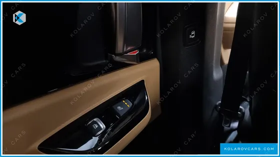 KIA CARNIVAL 9-SEATER NOBLESSE