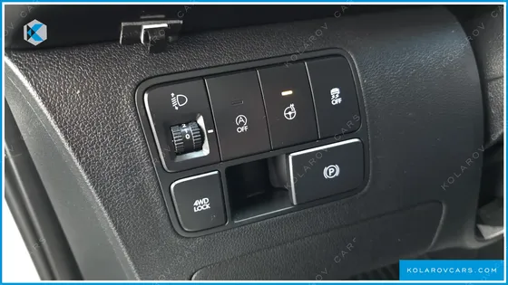 HYUNDAI STARIA 4WD TOURER 9-SEATER