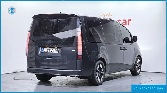HYUNDAI STARIA 4WD LOUNGE 9-SEATER