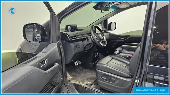 HYUNDAI STARIA 4WD LOUNGE 9-SEATER