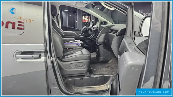 HYUNDAI STARIA 4WD LOUNGE 9-SEATER
