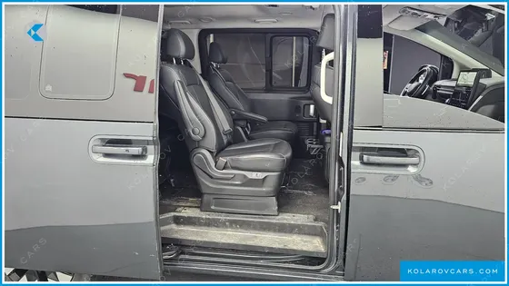 HYUNDAI STARIA 4WD LOUNGE 9-SEATER