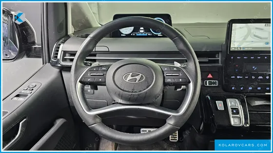 HYUNDAI STARIA 4WD LOUNGE 9-SEATER