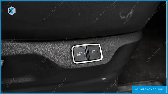 HYUNDAI STARIA 4WD LOUNGE 9-SEATER