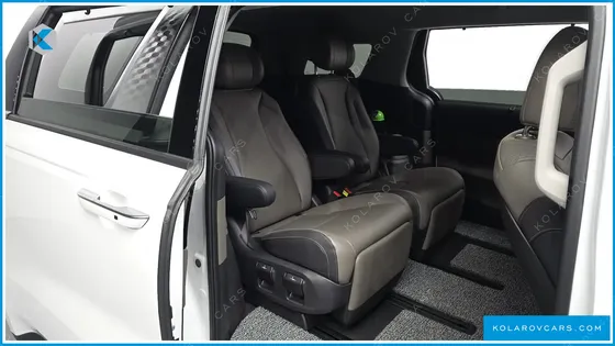 KIA CARNIVAL GASOLINE 7-SEATER SIGNATURE