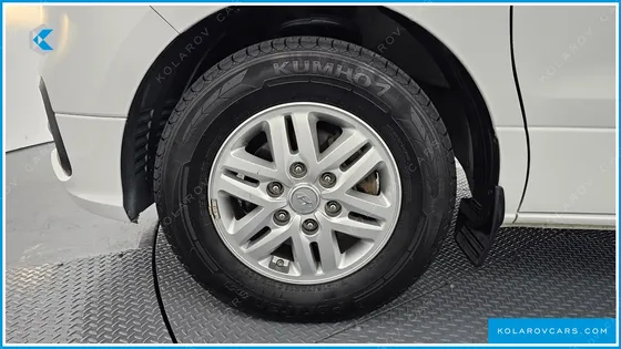 HYUNDAI STAREX VAN 3-SEATER