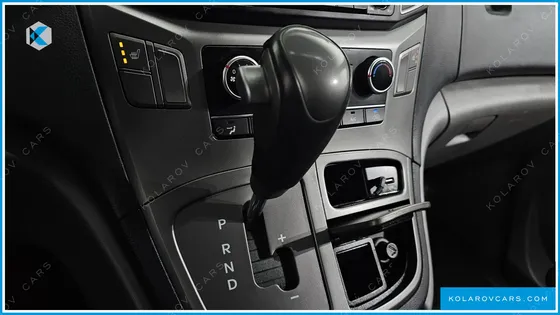 HYUNDAI STAREX VAN 3-SEATER