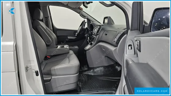 HYUNDAI STAREX VAN 3-SEATER