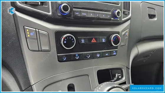 HYUNDAI STAREX VAN 3-SEATER