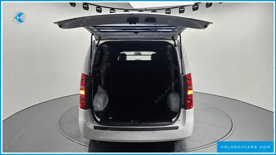 HYUNDAI STAREX VAN 3-SEATER