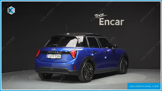 MINI COOPER 5 DOOR FAVOURED