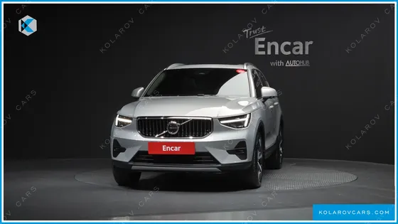 VOLVO XC40 B4 ULTRA BRIGHT