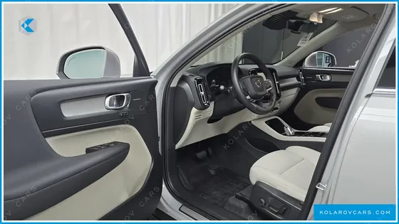 VOLVO XC40 B4 ULTRA BRIGHT