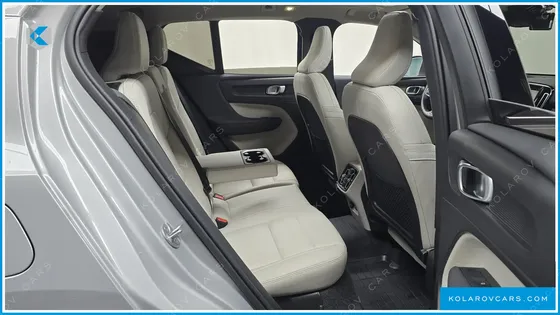 VOLVO XC40 B4 ULTRA BRIGHT