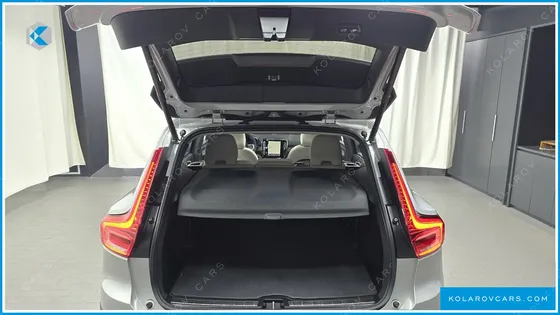 VOLVO XC40 B4 ULTRA BRIGHT