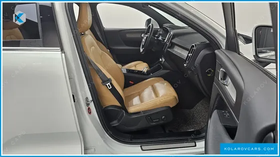 VOLVO XC40 B4 INSCRIPTION