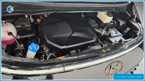 HYUNDAI STARIA 4WD LOUNGE 9-SEATER