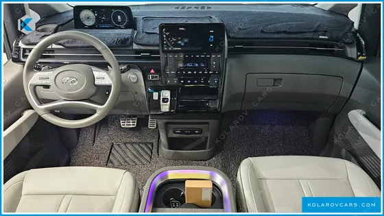 HYUNDAI STARIA 4WD LOUNGE 9-SEATER