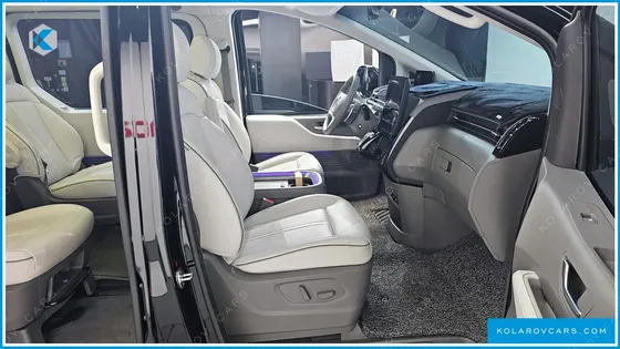 HYUNDAI STARIA 4WD LOUNGE 9-SEATER