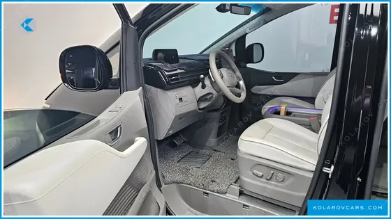 HYUNDAI STARIA 4WD LOUNGE 9-SEATER