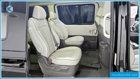 HYUNDAI STARIA 4WD LOUNGE 9-SEATER
