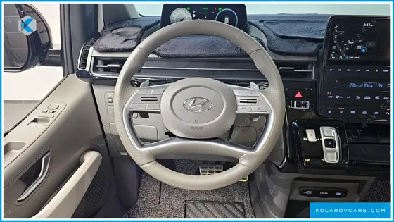 HYUNDAI STARIA 4WD LOUNGE 9-SEATER