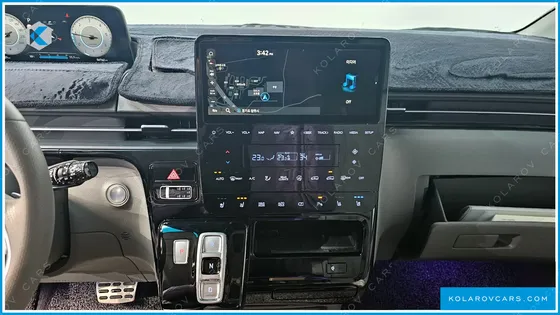 HYUNDAI STARIA 4WD LOUNGE 9-SEATER