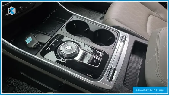 KIA CARNIVAL 9-SEATER NOBLESSE