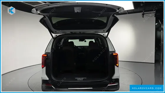 KIA CARNIVAL 9-SEATER NOBLESSE