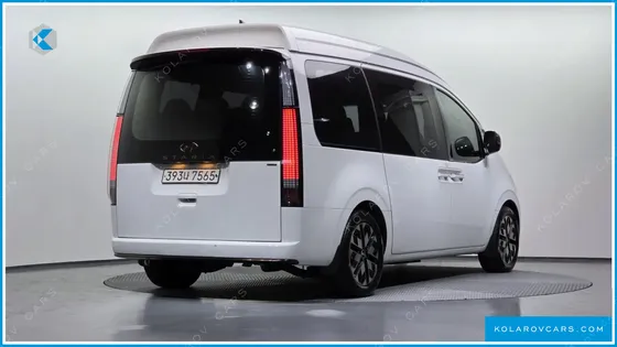 HYUNDAI STARIA 4WD LOUNGE 7-SEATER