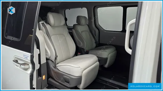 HYUNDAI STARIA 4WD LOUNGE 7-SEATER