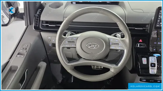 HYUNDAI STARIA 4WD LOUNGE 7-SEATER