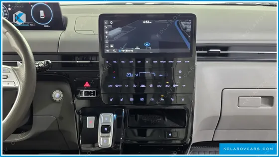 HYUNDAI STARIA 4WD LOUNGE 7-SEATER