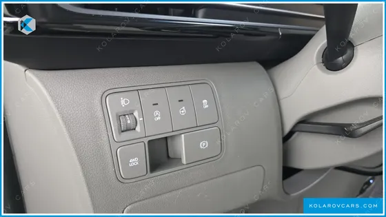 HYUNDAI STARIA 4WD LOUNGE 7-SEATER