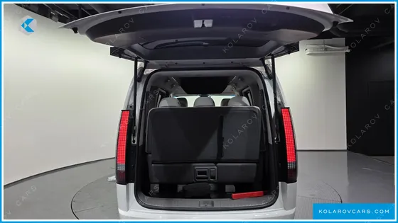 HYUNDAI STARIA 4WD LOUNGE 7-SEATER